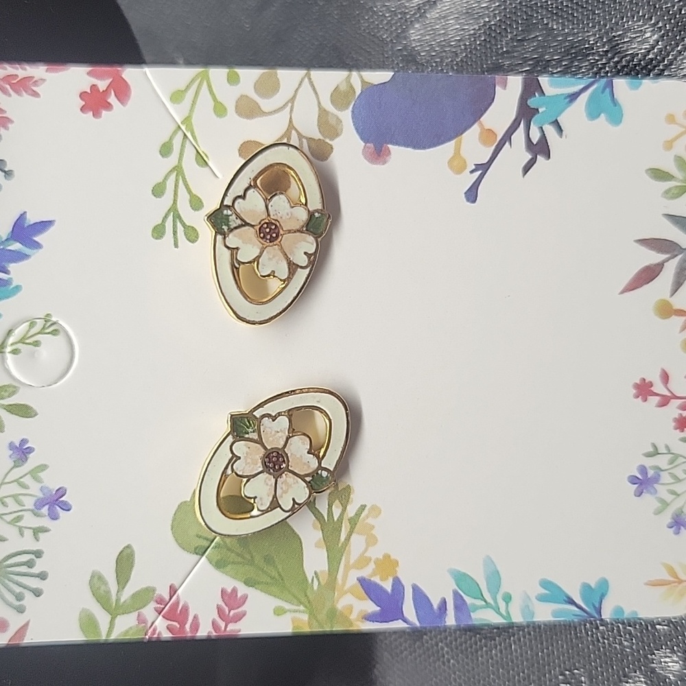 Cloisenae Vintage Pierced Earrings White Flowers